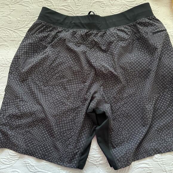 Lululemon Men's Black Gray Geometric Print Drawstring Pull On Shorts Size XL - Picture 4 of 6